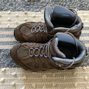 Women’s Hiking Boots size 10
Oboz mid sawtooth II